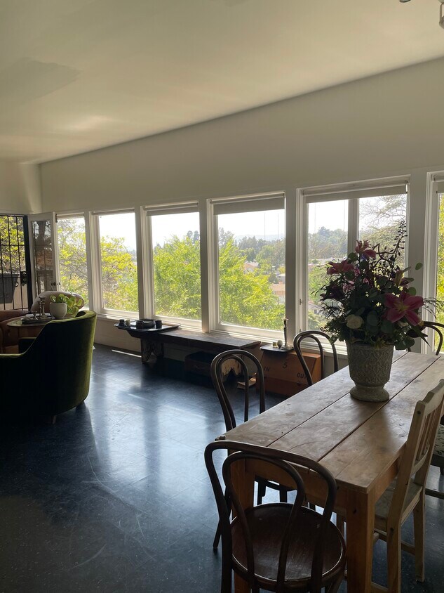 Living room / dining room - 1811 Lucretia Ave