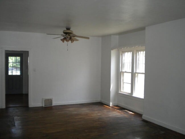 Building Photo - 416 W 16th