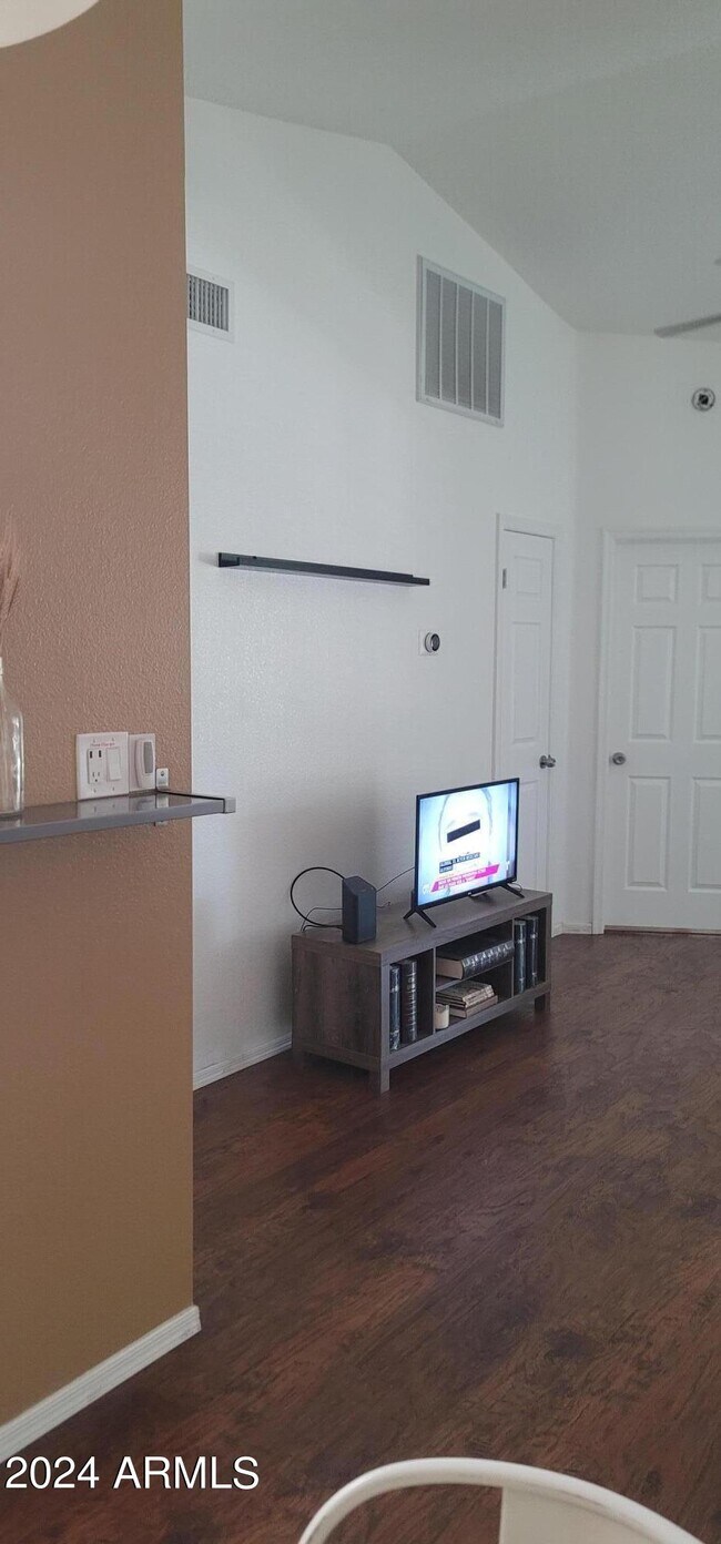 Foto del edificio - 8140 N 107th Ave