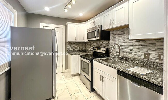 Foto del edificio - 3421 Indiana Ave