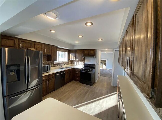 Building Photo - Welcome to this charming well kept and upd...