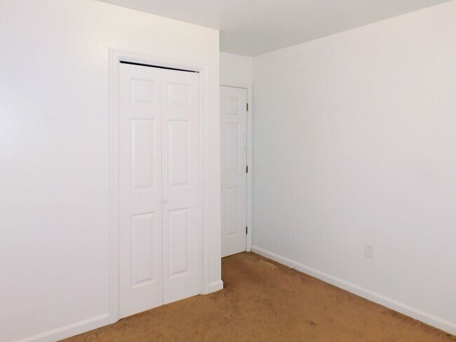 Foto del edificio - Split Level Single Family Home with Fenced...