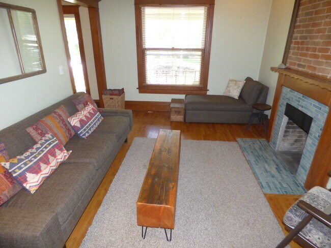 Building Photo - $0 DEPOSIT OPTION. DENVER SQUARE HOME! UPT...