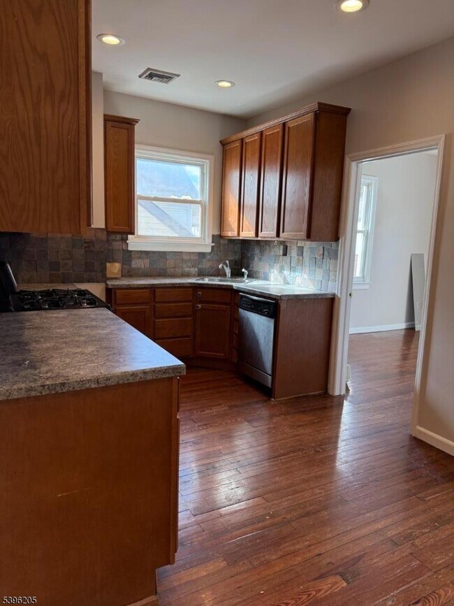 Foto del edificio - 507 Bloomfield Ave