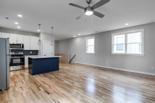 Building Photo - 313 W 26th St