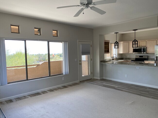 Foto del edificio - 8880 E Paraiso Dr