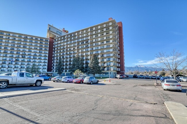 Foto del edificio - 2 Bed 2 Bath Condo in Historic Satellite Hotel