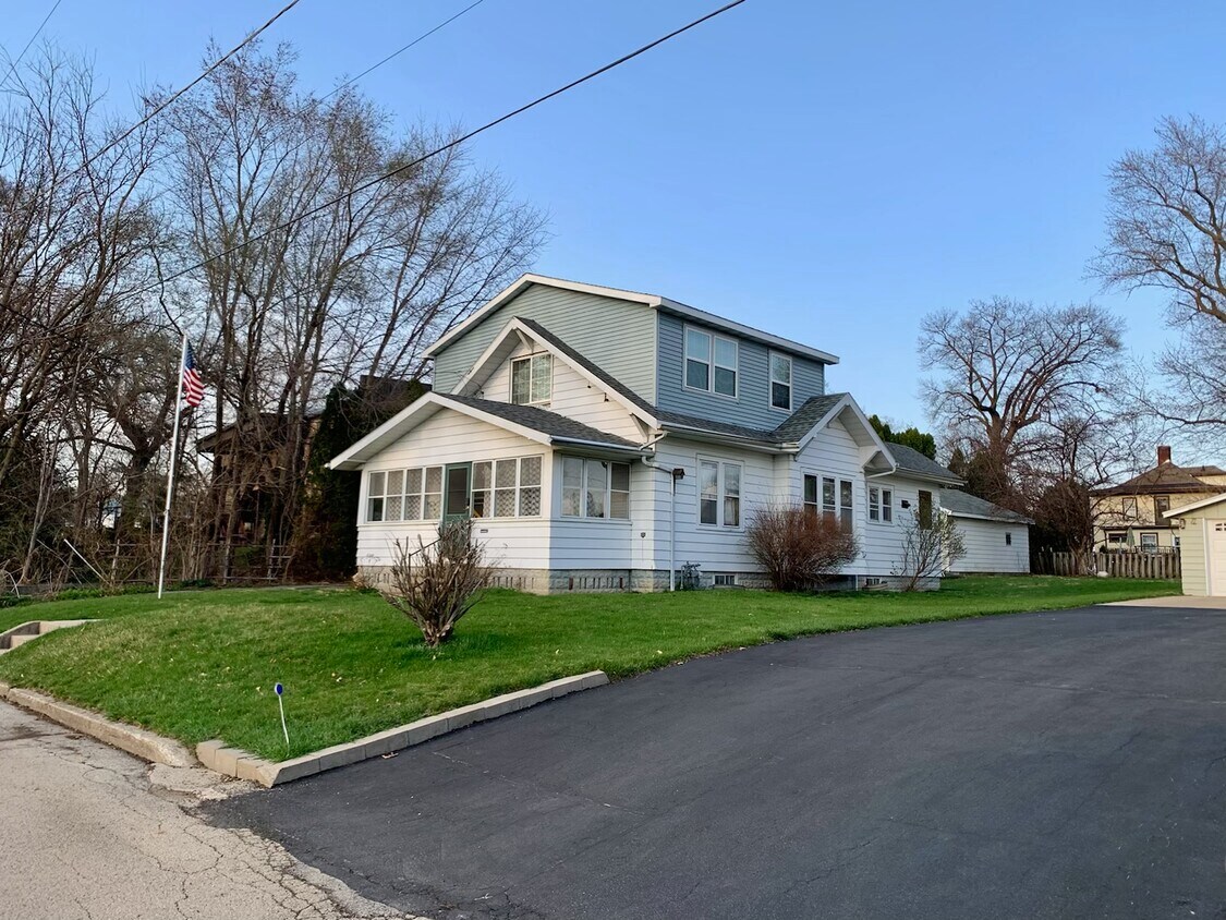 Primary Photo - 622 N Hennepin Ave