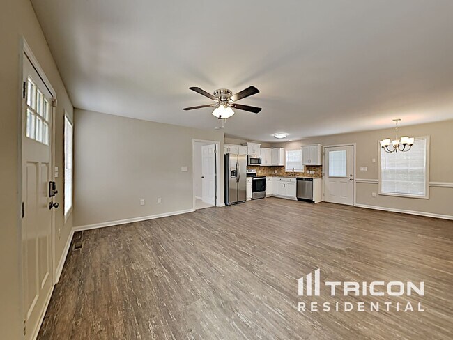 Building Photo - 1657 Lemming Dr SE