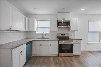 Building Photo - 9313 Hillis St