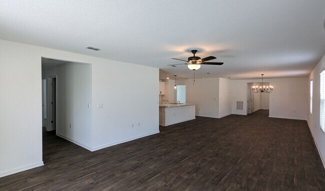 Building Photo - ENTRADA SUBDIVISION - THIS NEW 4/2/3 CONST...