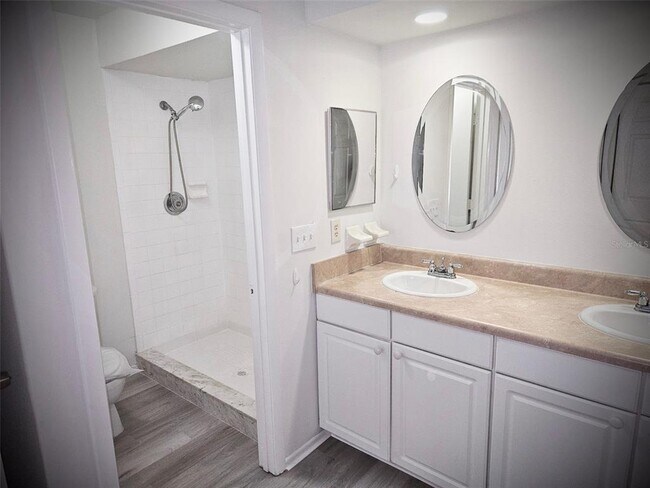 Foto del edificio - 2618 Country Grove Blvd