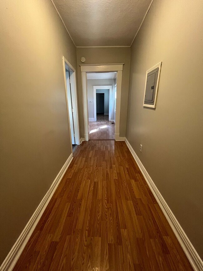 Foto del edificio - Cozy 3BR/1Ba house with small unfinished basement- LEASING SPECIAL - MOVE IN BY 5/31/2026 AND REC...