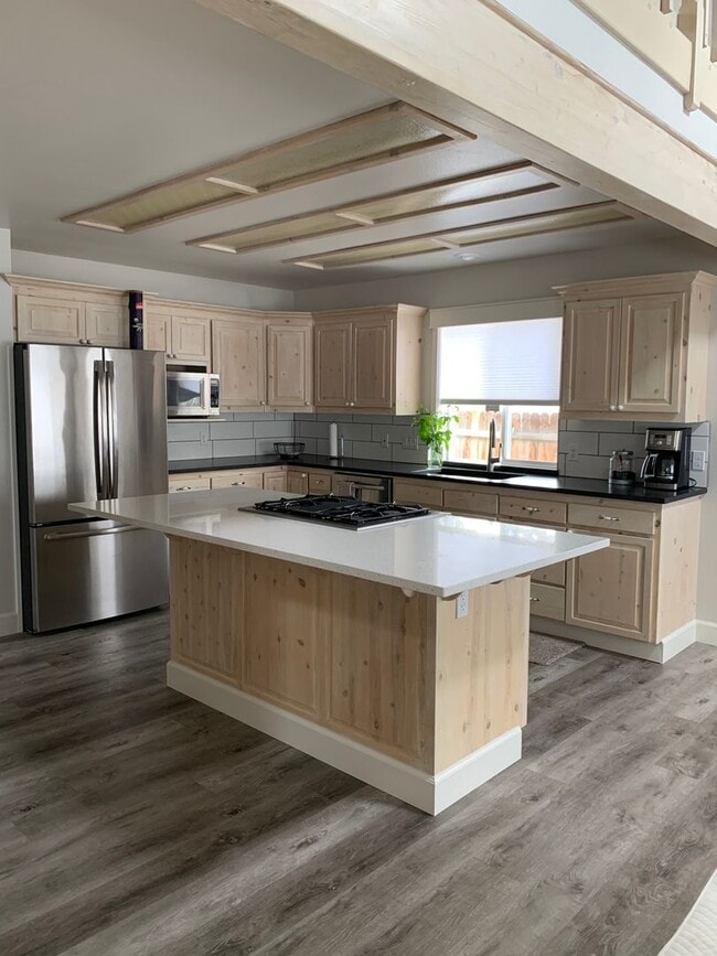 Building Photo - Updated Home in Oldmill