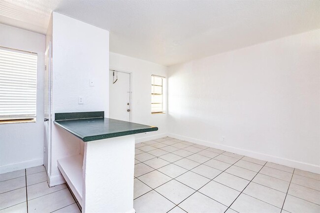 Foto del edificio - 4051 N Dixie Hwy