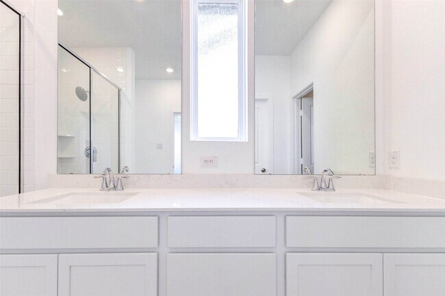 Foto del edificio - 27410 Sweetwater Bay Dr