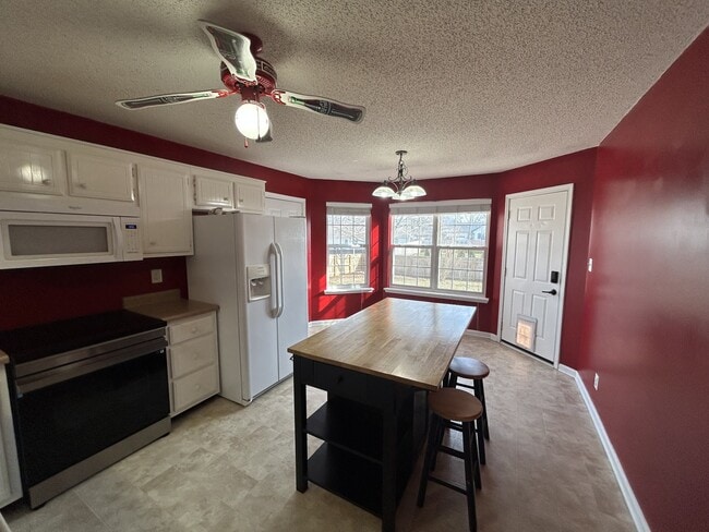 Building Photo - 3878 Roscommon Way