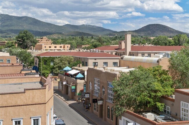Building Photo - Classic Charm in the Heart of Downtown San...