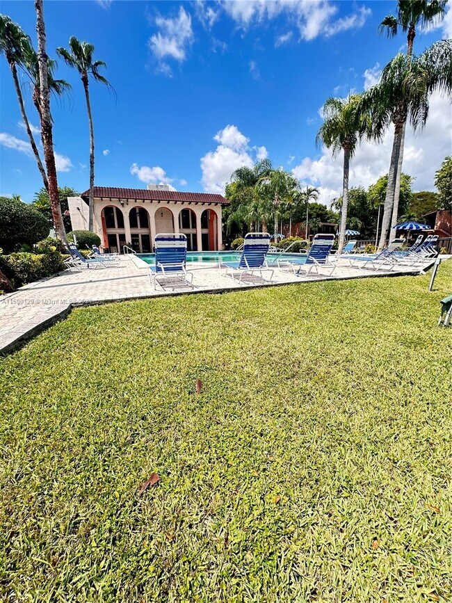 Foto del edificio - 10762 N Kendall Dr