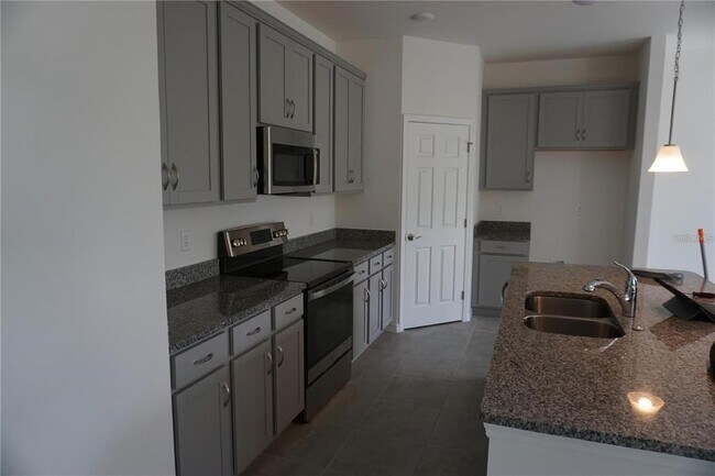 Foto del edificio - 1538 Blue Lagoon Cir