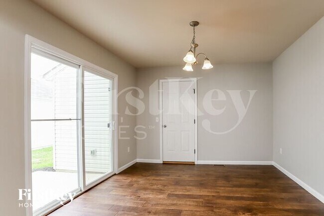 Building Photo - 913 Carpathian Dr