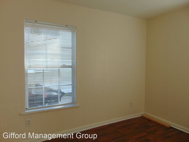 Building Photo - 1118 Victory Blvd