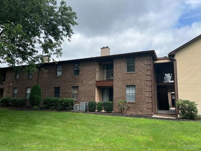 Building Photo - 18 Foxhall