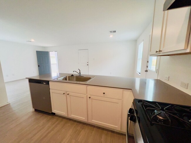 Building Photo - Brand New Family Home in NW San Antonio