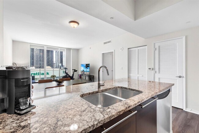 Building Photo - 951 Brickell Ave