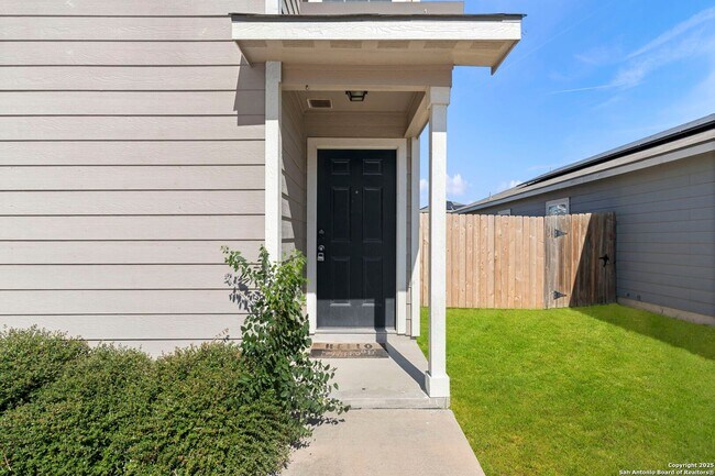 Foto del edificio - Charming Home Awaits: Spacious & Modern Living in a Prime Location