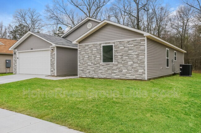 Building Photo - 228 Iris St