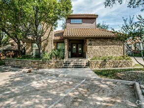 Building Photo - 333 Melrose Dr