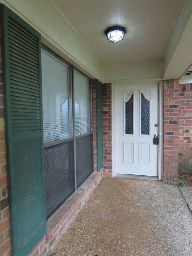 Building Photo - Whitehouse ISD! Spacious 3 Bedroom, 2 Bath...