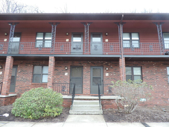 Building Photo - Great 1bd Condo Close To Town!
