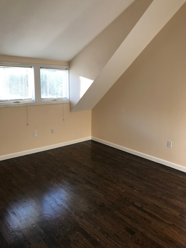 Building Photo - 2 Apple Ridge Dr