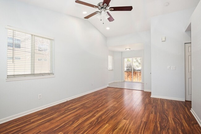 Photo - Beautiful 3 bed / 2 bath duplex in Uptown Neighborhood! Townhome