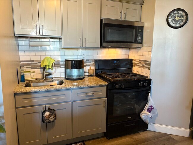 Foto del edificio - 33 Emerson Ave