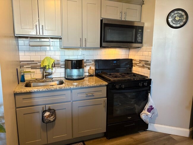 Building Photo - 33 Emerson Ave