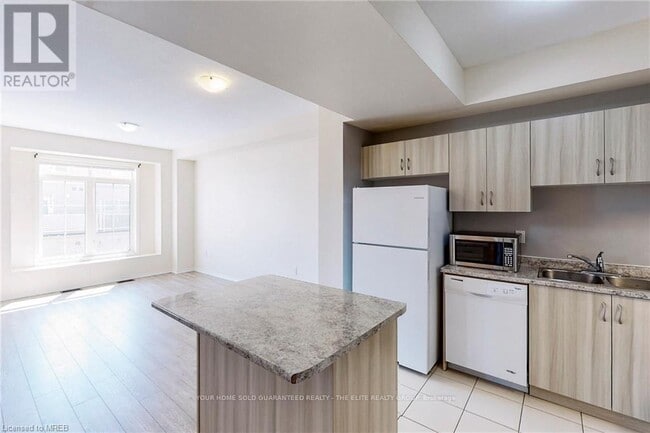 Photo du bâtiment - 5010 DeSantis Dr