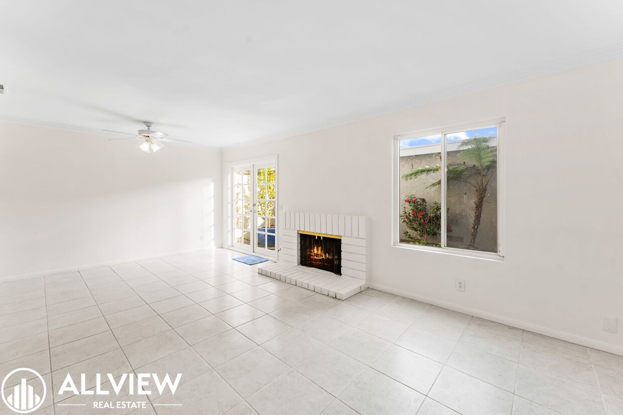 Primary Photo - Gorgeous 3 Bed 2.5 Bath Available Now in H...