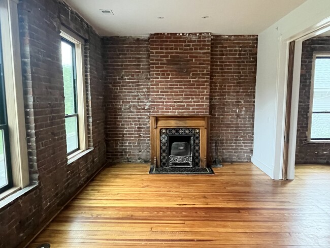 Building Photo - 1330 N 40th St