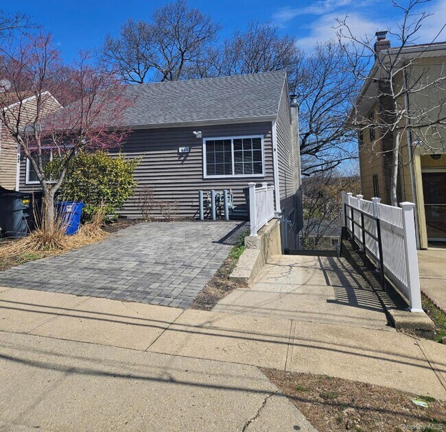 Building Photo - 60 Marwood Rd N
