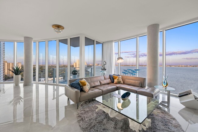 Building Photo - 2900 W Bay to Bay Blvd