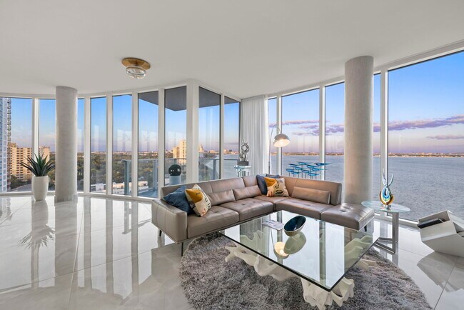 Foto del edificio - 2900 W Bay to Bay Blvd