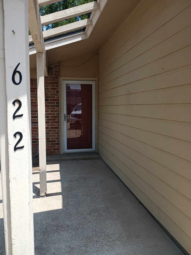 Foto del edificio - 622 Billie Ruth Ln