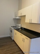 Building Photo - 655 Middle St