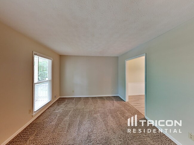 Building Photo - 818 Huntington Way NW