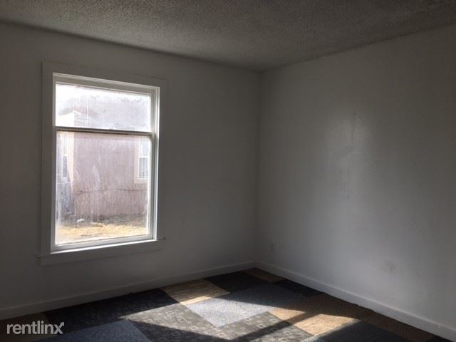 Building Photo - 541 NE Grattan St