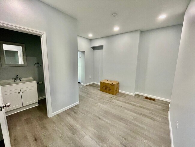 Foto del edificio - STUDENT HOUSING OPPORTUNITY - Bright and Updated 2 Bedroom 1.5 Bath House in Oakland