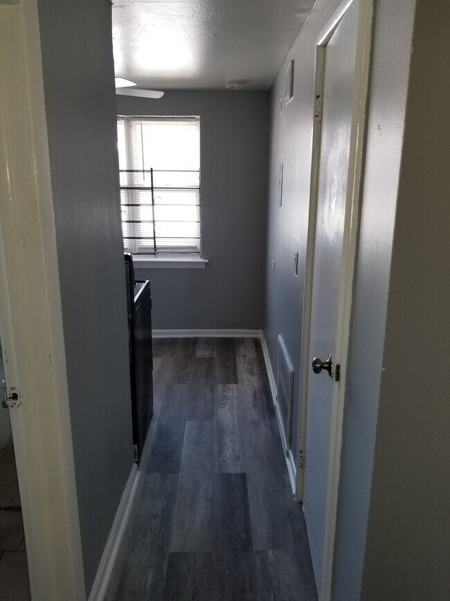 Foto del edificio - 410 E 109th St